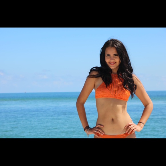 Bikini - Picture 1 of 2